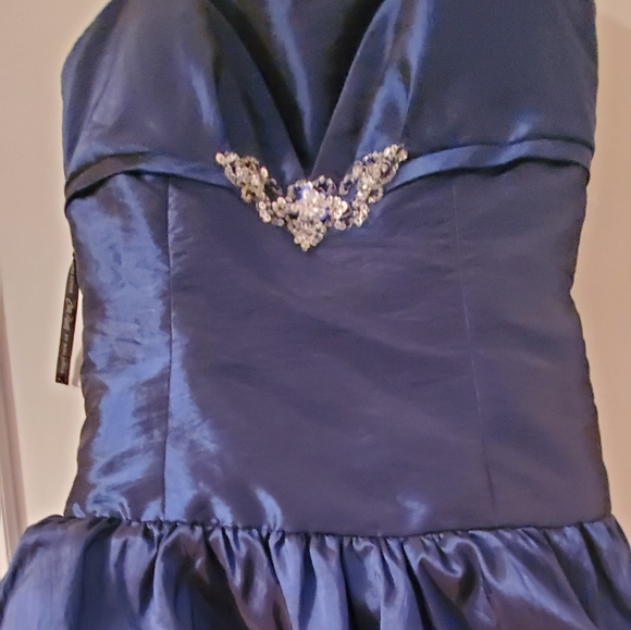 Dress - Picture 1 of 3